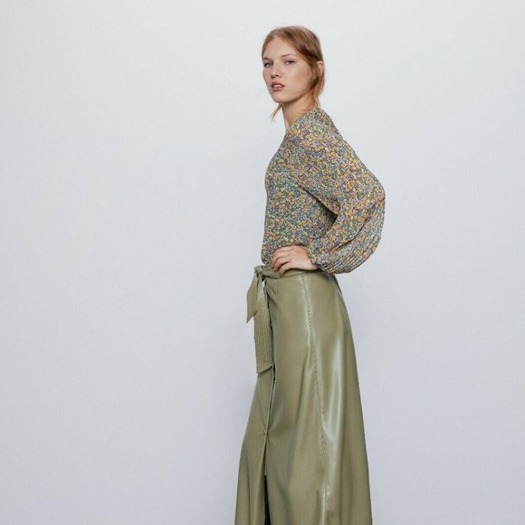 New Zara Floral Print Pleated Multicolor Blouse Size Small - Picture 2 of 11